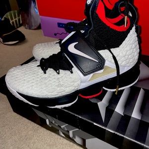 LeBron James diamond turf size 10(SOLD)